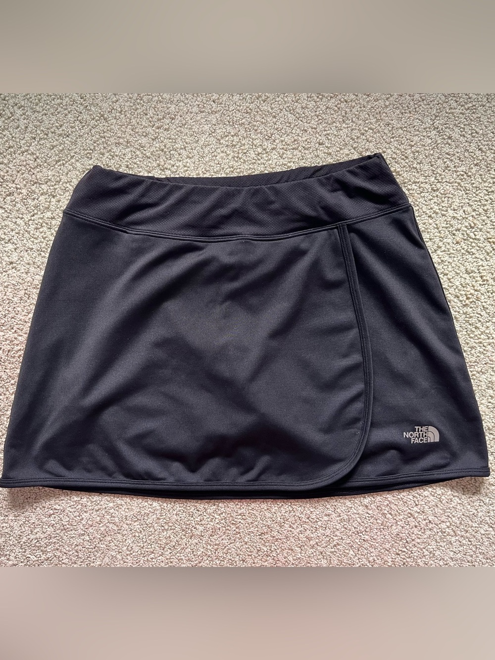 North Face black skort, S